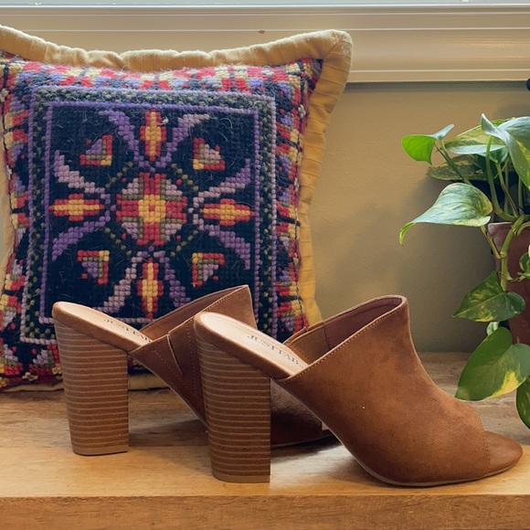 Heels - Picture 4 of 4